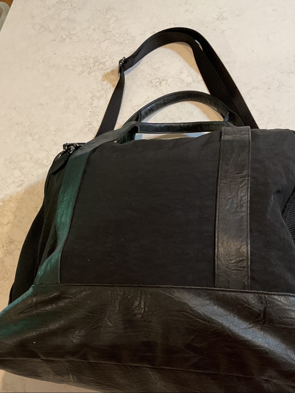 Lucy Work to Workout Canvas Weekender Bag with shoulder strap black NWOT yoga - Picture 9 of 16